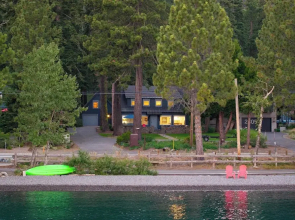 West Shore Lake House by Avantstay Ski Cabin w/ Backyard Sledding Hill!