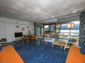 Residenza Ludovica by the lake