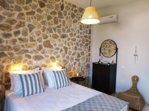 Thalassa Apartments & Studios