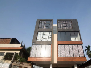 OYO 14648 Queens Casa