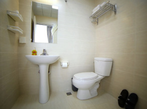 Sicily Hotel - Beijing Railway Station Temple of Heaven Dongmen Subway Station