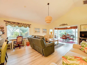 Extended Stay in Estero: Townhome w/ Lake Views!