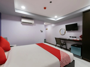 Amore Hotel Manila by OYO Rooms