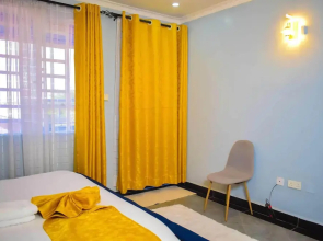 Lux Suites Fancy Getaway Apartments