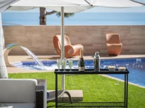 Santa Cruz Bay Luxury Villa