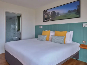 Valley View 3 Bedroom Lodge 2