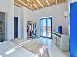 2 Bed Villa - Sleeps 6 - Pets - Pool - Parking