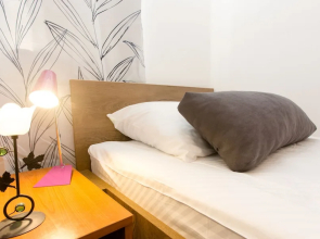 Sea View Apartments Pink & Floyd