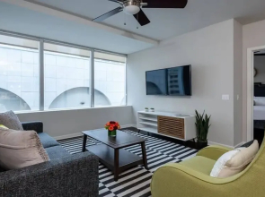 Bold CozySuites w/pool, gym, roof #4