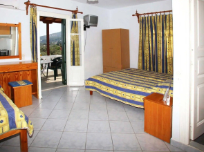 Alexandros Rooms & Studios