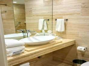 Отель Grand Beach Hotel Surfside West