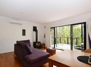 Cloudsong Chalet 2 - Close to the village centre!