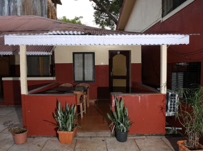 Gujarat Bhavan Hotel