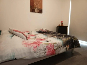 1 Bed Chalet - Sleeps 2 - Pets - Pool - Parking