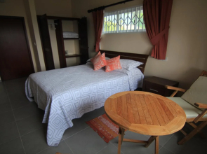 Surfers Self-Catering Chalets