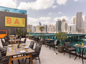 Отель Radisson Blu Hotel, Dubai Canal View