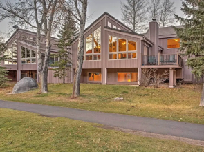Charming Mtn Home on Golf Course ~ 4 Mi to Slopes!