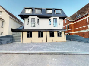 Beautiful Brand New Apartment near the BEACH