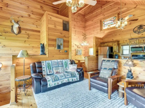 Private Hot Tub: Riverfront Cabin in Murphy