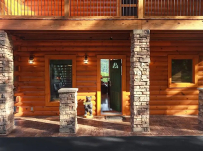 Cloud Dancer II 3 Bedroom Home with Hot Tub