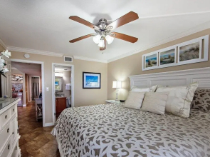 Gulf Shore Condo #304 - 2 Br condo by RedAwning