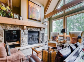 Beaver Creek Pines 3 Bedroom Ski in, Ski out Vacation Rental With Restaurant, Outdoor Pool, Jacuzzi and Fitness Center