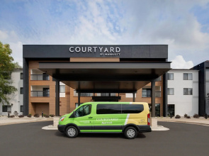 Courtyard by Marriott Grand Rapids Airport