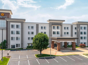 La Quinta Inn & Suites by Wyndham Columbus - Edinburgh