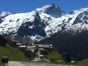 The chalet de la Meije - Facing the Plateau d'Emparis