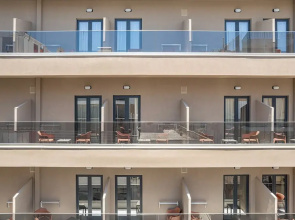 Miss Marrone City Hotel