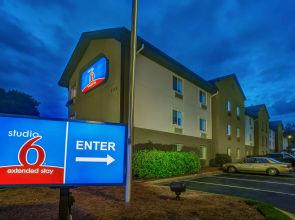 Studio 6 Duluth, GA - Near Gas South District