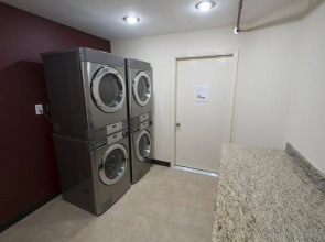 Red Roof Inn PLUS+ Houston - Energy Corridor