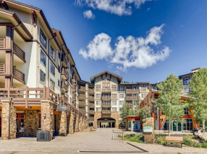 Passage Point 319 2 Bedroom Condo by RedAwning