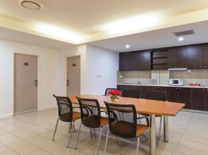 Thriving city location, dining hub