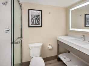 Ramada Plaza by Wyndham Orlando Resort & Suites Intl Drive