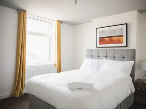 Room in Guest Room - Big Room in Leicester City