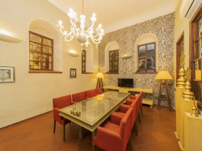 Excellent Hotel Room Near Hadrian s Gate
