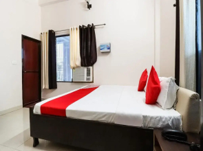 Hotel Royal by OYO Rooms