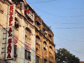 ZO Rooms Esplanade SN Banerjee Road