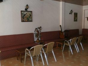 River Studios & Apartments