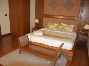 Sirinthara luxury villa