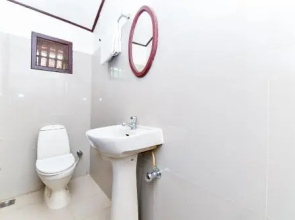Oyo 25089 Gold River Indraprastha Houseboat