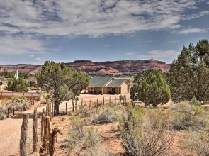 Quiet Kanab Home w/ Panoramic Views & Porch!