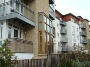 Modern Edinburgh Flat With Balcony