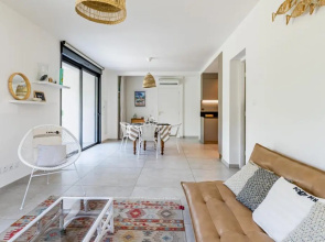 Le Clos - appartement Cassis, jardin 120m2, 2 places parking proche center et mer