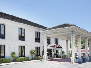 Baymont Inn & Suites Savannah/Garden City