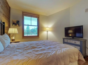 1 Bedroom Mountain Chic Condo in River Run Village Just a Short Walk to Shopping, Dining, and Skiing