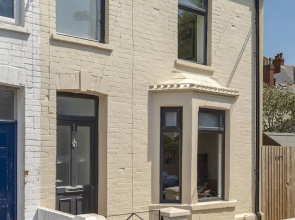 Beautiful Apartment in Central Neighbourhood