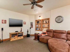 Elk Summit Vacation Home At Windcliff 5 Bedroom Home by RedAwning