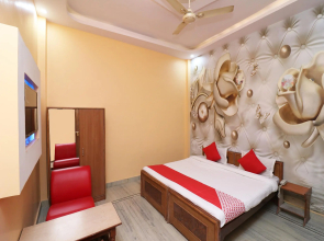 OYO 24571 Kamakshi Palace